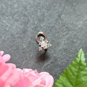 💥3 for $30💥 NWT Lovoda Pyramid Crystal Ear Cuff